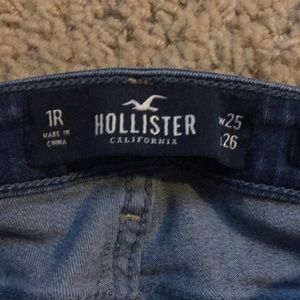 Hollister Dark Wash Low Rise Cropped Skinny Jeans